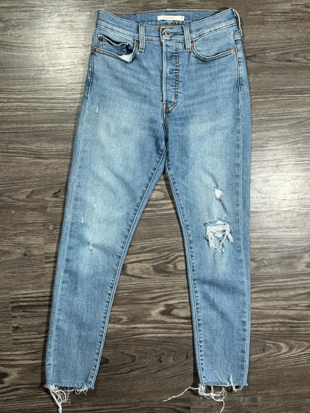 LEVI’S High Waist Raw Hem Distressed WEDGIE SKINNY 27